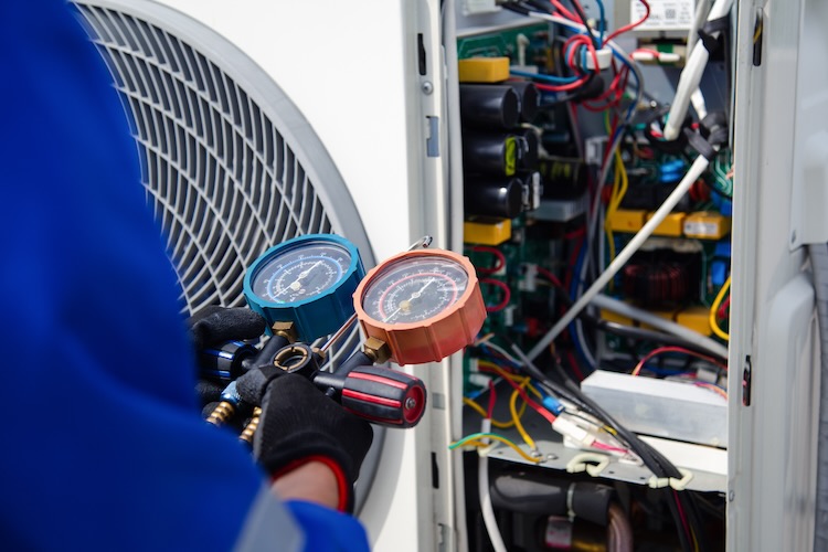 AC installer with air conditioning insurance regassing an aircon